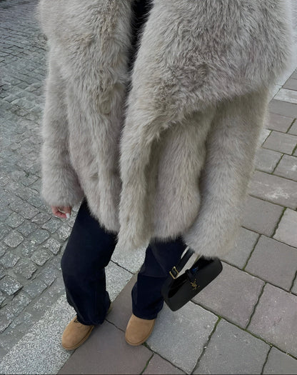 Lara | Cosy light beige faux fur coat